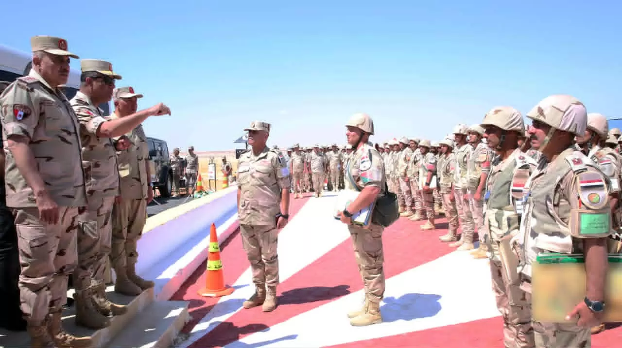 وزير الدفاع يشهد تنفيذ المرحلة الرئيسية للمشروع التكتيكي بجنود 