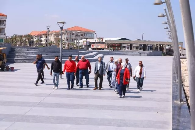 محافظ دمياط في الميدان.. تطوير شامل لرأس البر استعدادًا لصيف بلا زحام وبأعلى معايير الأمان