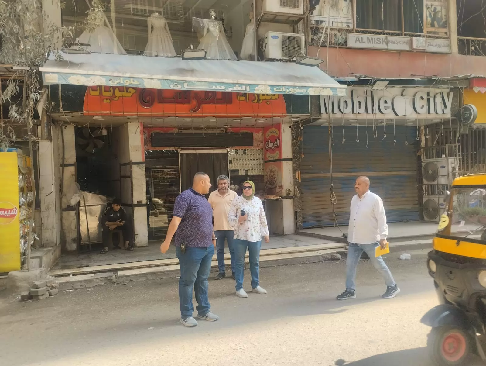  حي الهرم يقود عدة حملات ورفع عشرات المخالفات والاشغالات وازالات