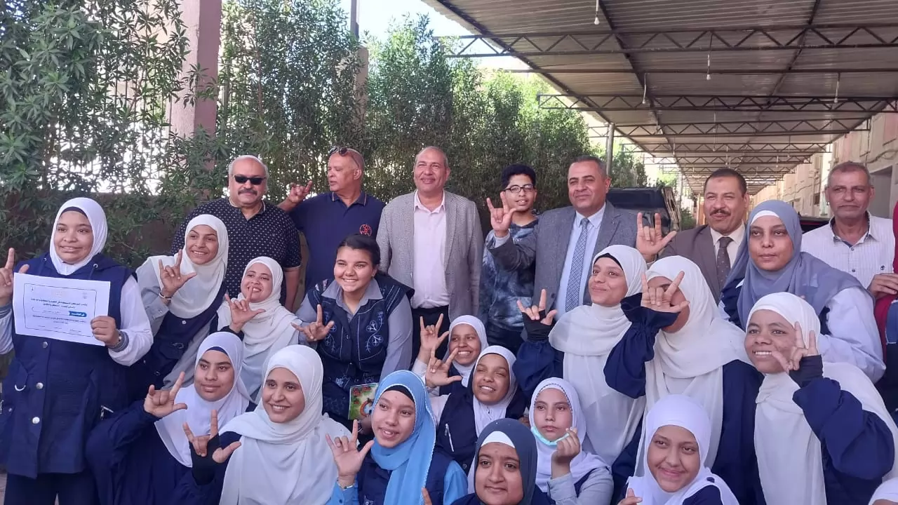عروض السيرك تسعد ذوي الاحتياجات الخاصة بمركز شباب مدينة قنا