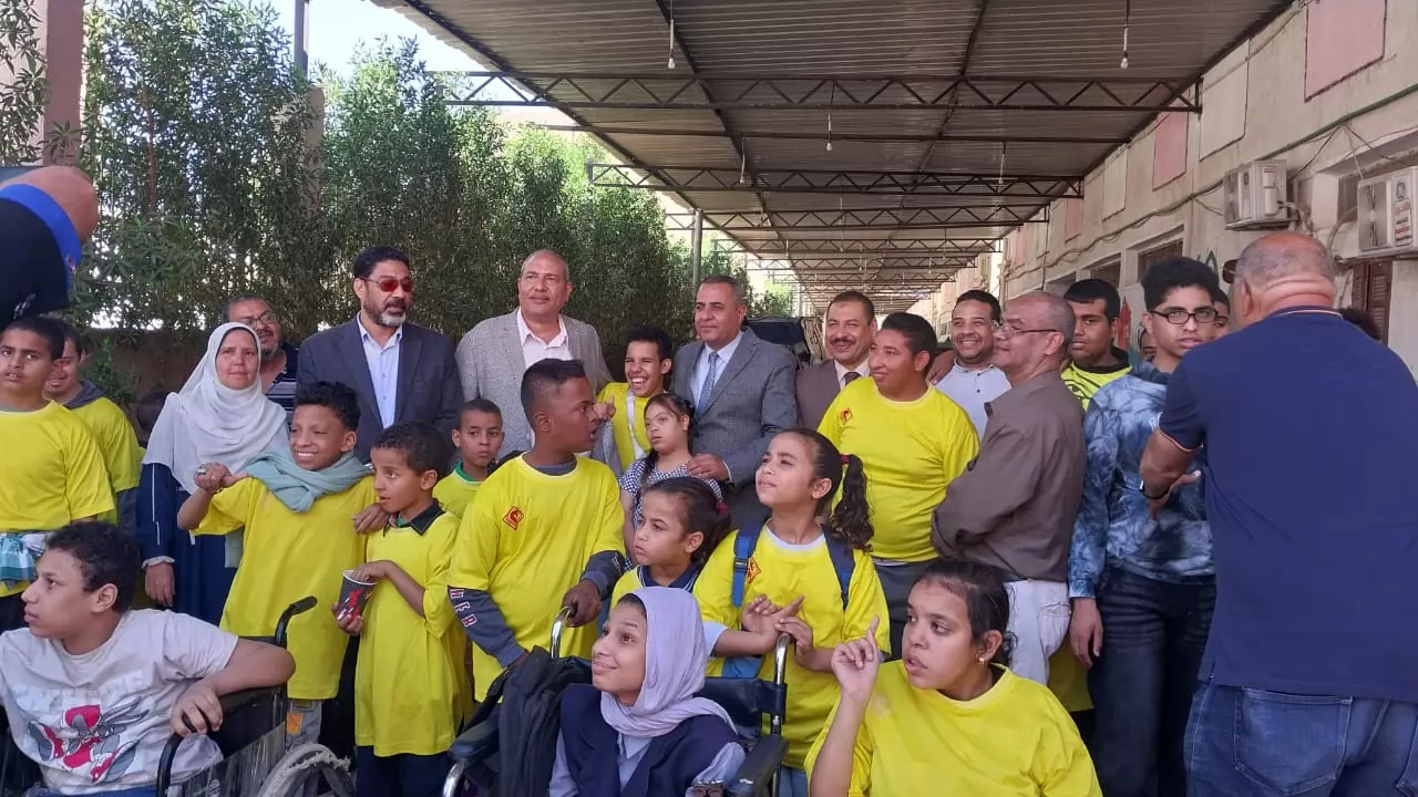 عروض السيرك تسعد ذوي الاحتياجات الخاصة بمركز شباب مدينة قنا
