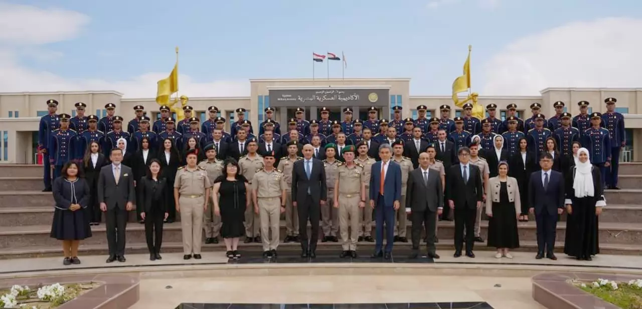القوات المسلحة تنظم زيارة ميدانية لوفد من جامعة هيروشيما الياباني