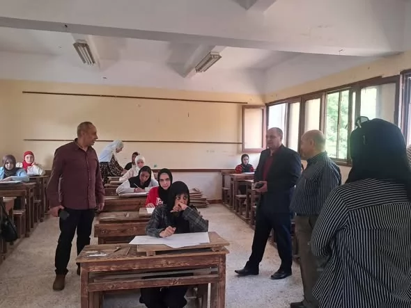 انتظام امتحانات صفوف النقل بالتعليم الفني في الإسماعيلية