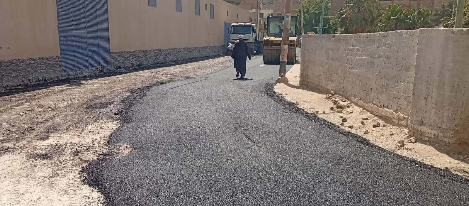 بدء رصف شارع مجلس المدينة القديم بمدينة منفلوط