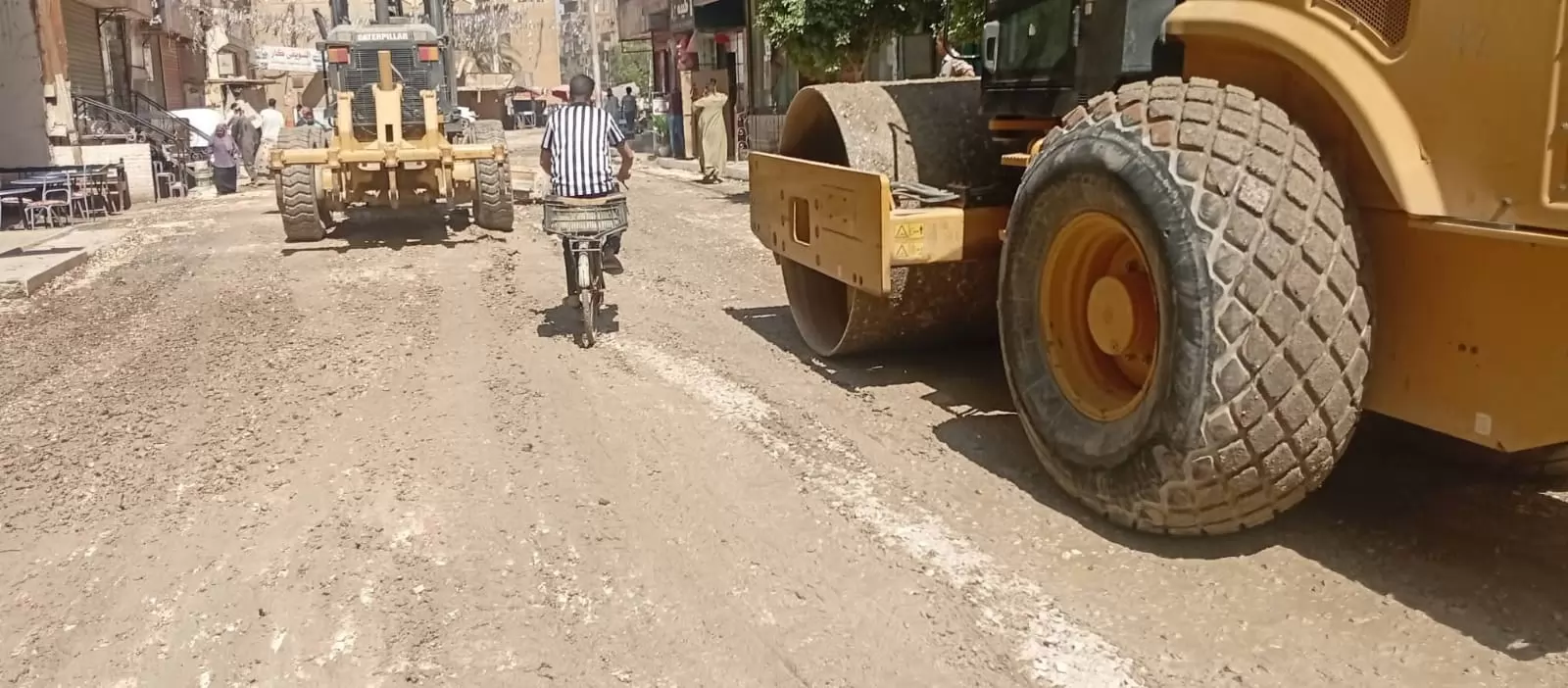 بدء رصف شارع مجلس المدينة القديم بمدينة منفلوط