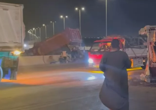اصطدام سيارتين نقل فى حدائق أكتوبر وسقوط ضحايا