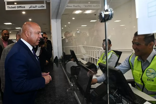 وزير النقل يقدم التهنئة للشعب المصري على تشغيل مونوريل شرق النيل