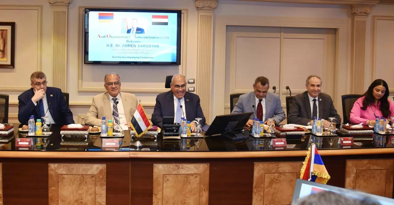 رئيس الهيئة العربية للتصنيع يبحث مع سفير أرمينيا تعزيز التعاون