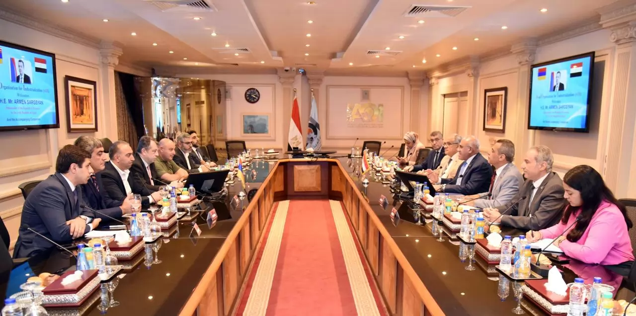 رئيس الهيئة العربية للتصنيع يبحث مع سفير أرمينيا تعزيز التعاون
