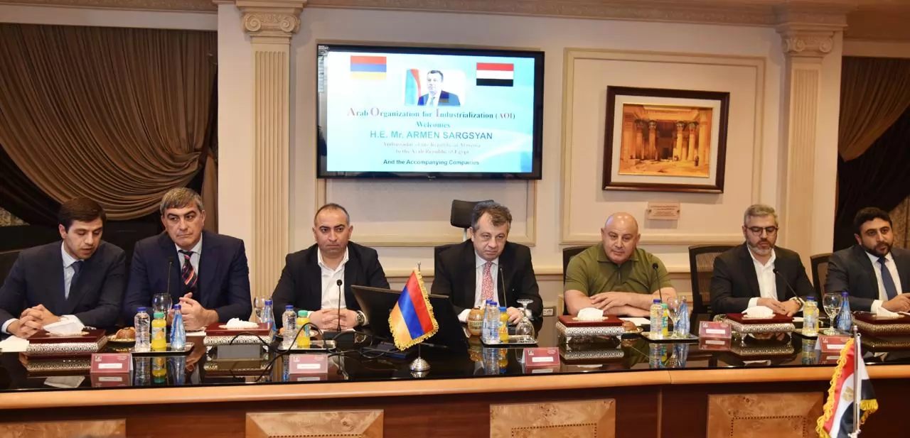 رئيس الهيئة العربية للتصنيع يبحث مع سفير أرمينيا تعزيز التعاون