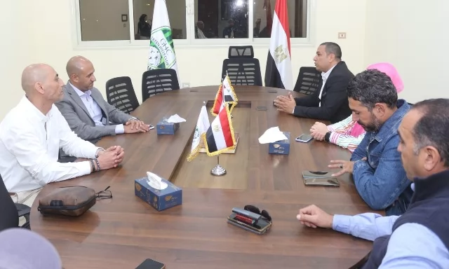 تعرف على تفاصيل زيارة رئيس جهاز مدينة الشروق لنادى جرين هيلز.. با