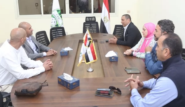تعرف على تفاصيل زيارة رئيس جهاز مدينة الشروق لنادى جرين هيلز.. با