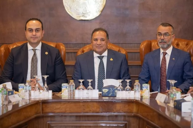«الشعب الجمهوري» ينظم مائدة مستديرة حول «التأمين الصحي الشامل»