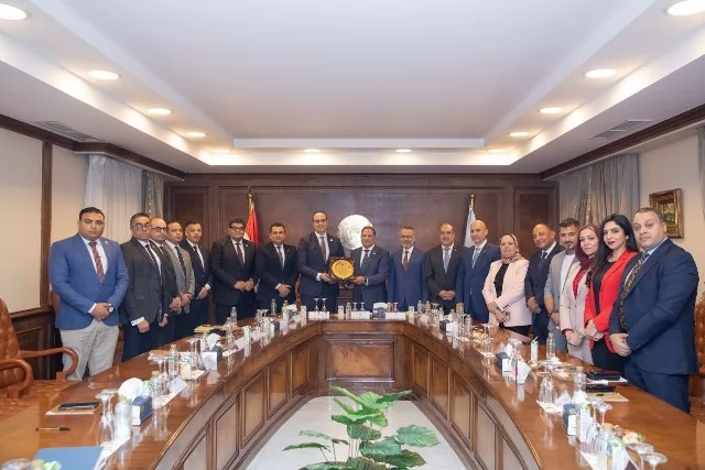 «الشعب الجمهوري» ينظم مائدة مستديرة حول «التأمين الصحي الشامل»