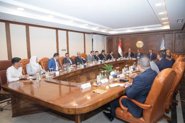 «الشعب الجمهوري» ينظم مائدة مستديرة حول «التأمين الصحي الشامل»