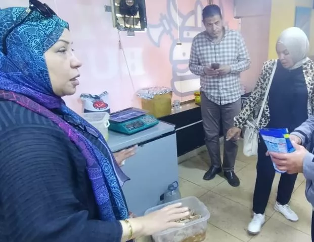 جهاز بدر والبيطرى والتموين يضبطون دواجن فاسدة ويحررون 12 محاضر.. 