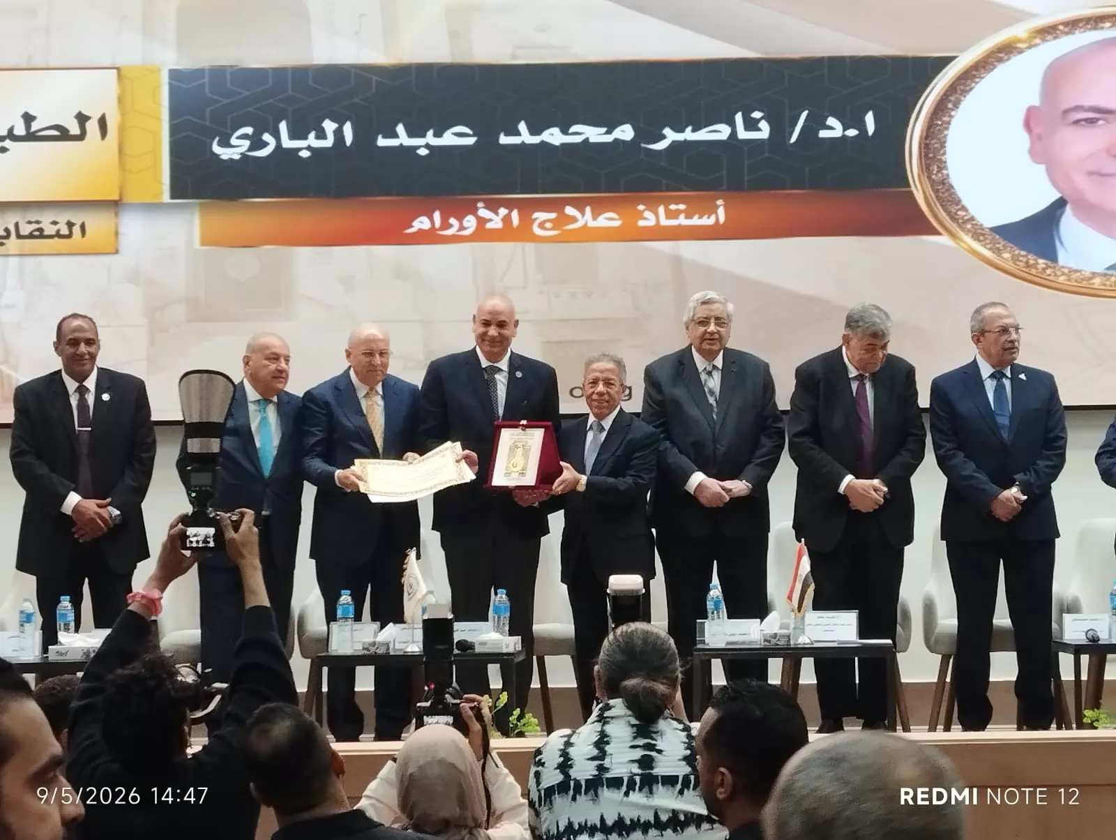 رئيس جامعة مدينة السادات يُتوَّج بلقب «الطبيب المثالي»
