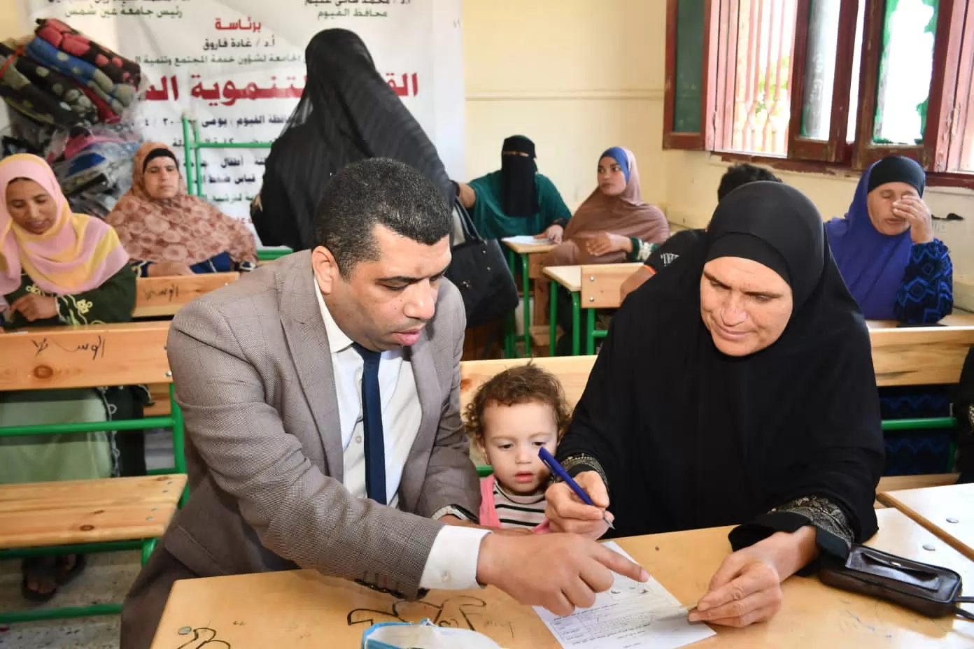 5 آلاف مستفيد من قافلة جامعة عين شمس التنموية لمحافظة الفيوم