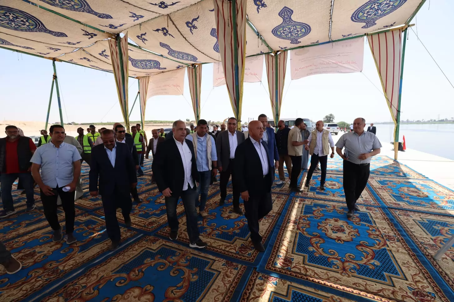 وزير النقل يشهد التشغيل التجريبي لميناء دندرة النهري بمحافظة قنا