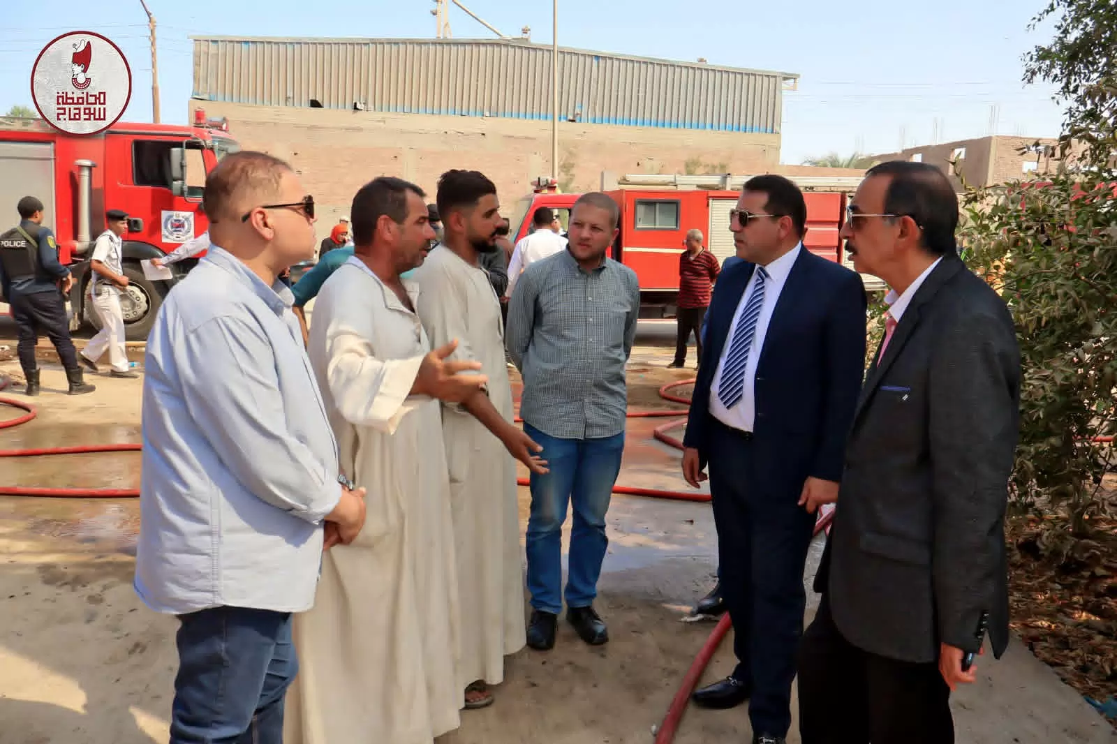 محافظ سوهاج ومدير الأمن يتابعان تداعيات حريق مصنع لحلج الأقطان