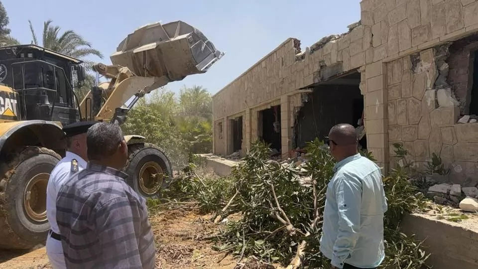 حملة مكبرة لإزالة مباني مخالفة بجمعية أحمد عرابي بالعبور