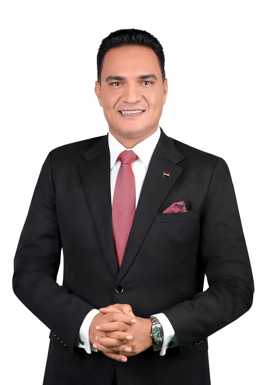 السيد - ابراهيم ضيف يهنئ الدكتور - تامر عشري لحصوله على درجة الأستاذية في إدارة الأعمال بجامعة المنصورة
