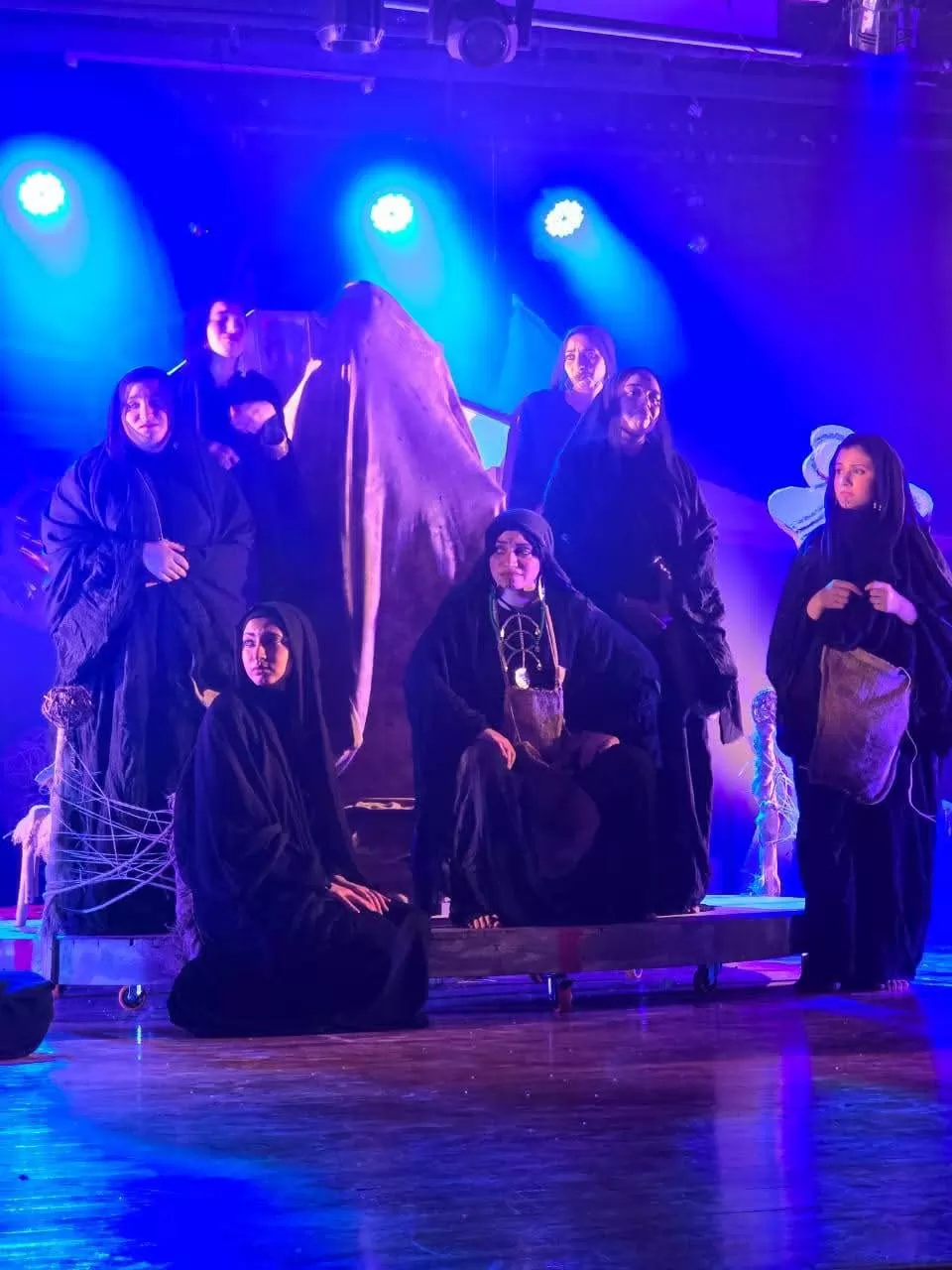 فريق كلية التربية للطفولة المبكرة يقدم العرض المسرحي (الدايرة) 