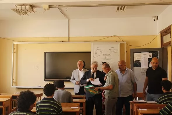 مدير تعليم الإسماعيلية يتفقد امتحانات آخر العام..صور