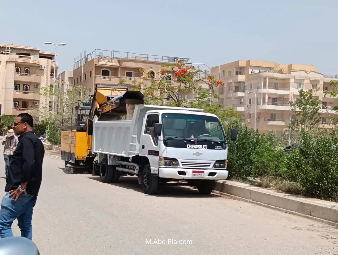 رئيس جهاز العبور فى جولة ميدانية موسعة بالحي التاسع 