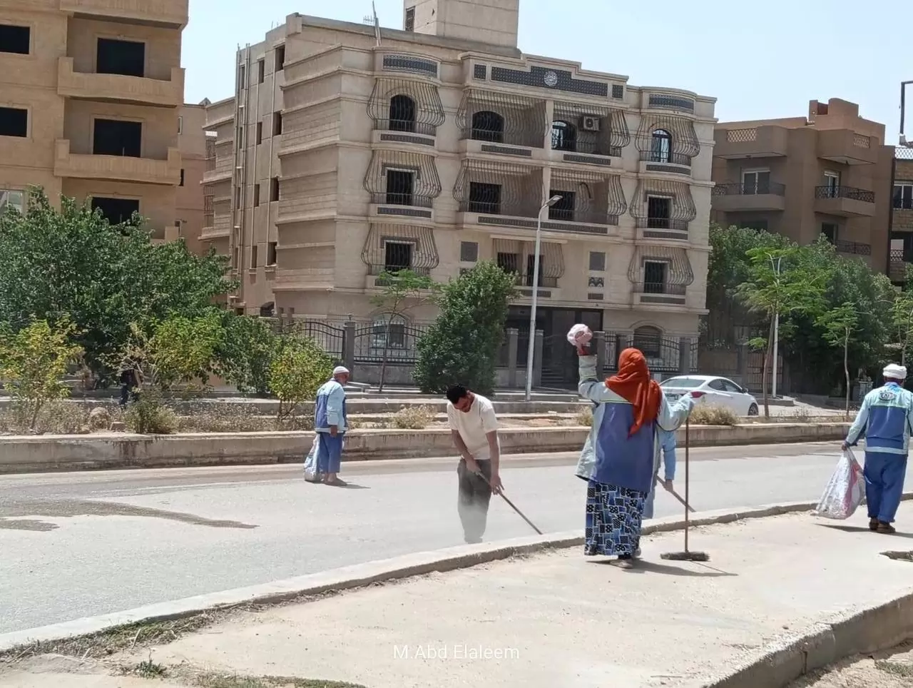 رئيس جهاز العبور فى جولة ميدانية موسعة بالحي التاسع 