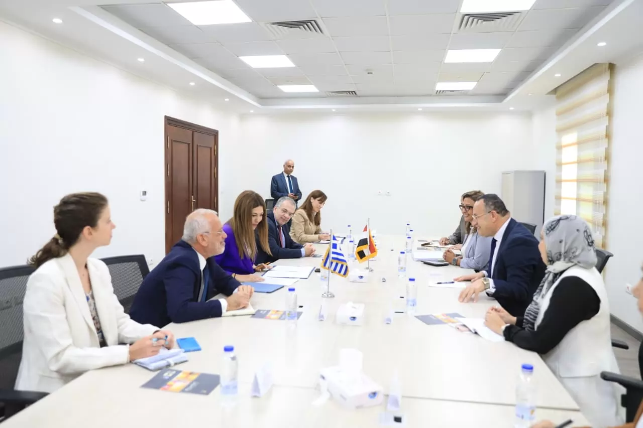 وزير التعليم العالي يبحث سبل التعاون مع وزيرة التعليم اليونانية