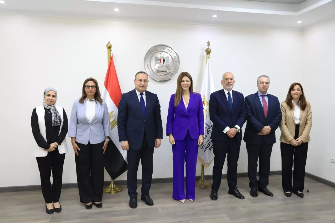 وزير التعليم العالي يبحث سبل التعاون مع وزيرة التعليم اليونانية