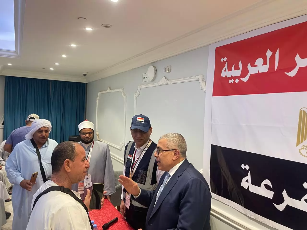 رئيس بعثة الحج: على جميع الحجاج ارتداء بطاقة 