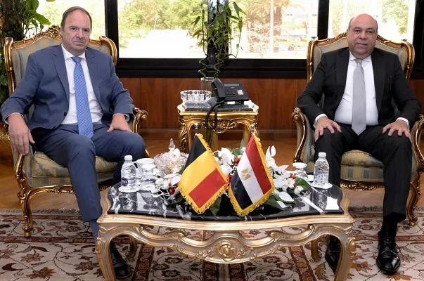 وزيرالطيران يبحث مع سفير بلجيكا فرص تعزيز الربط الجوي بين البلدين