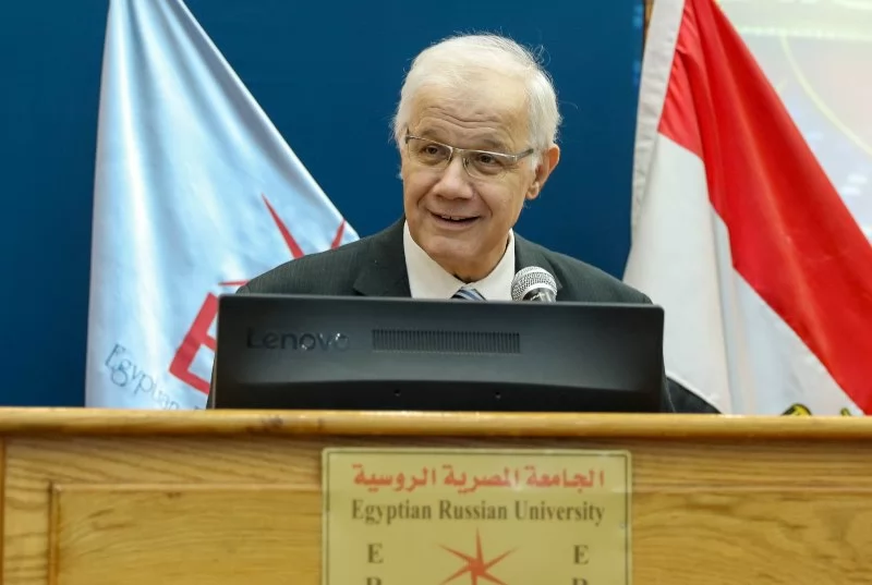 الجامعة المصرية الروسية تكرم أول فائزة بجائزة 