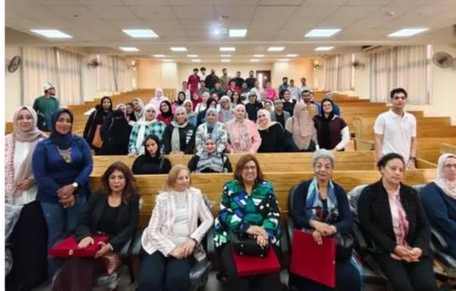 الجامعة المصرية الروسية تكرم أول فائزة بجائزة 