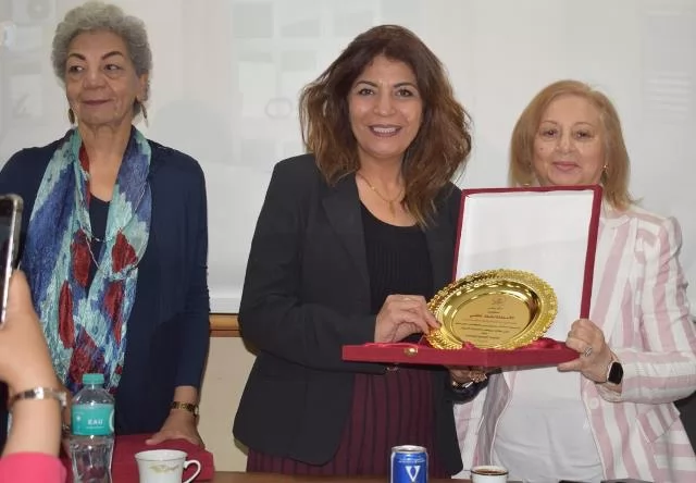 الجامعة المصرية الروسية تكرم أول فائزة بجائزة 