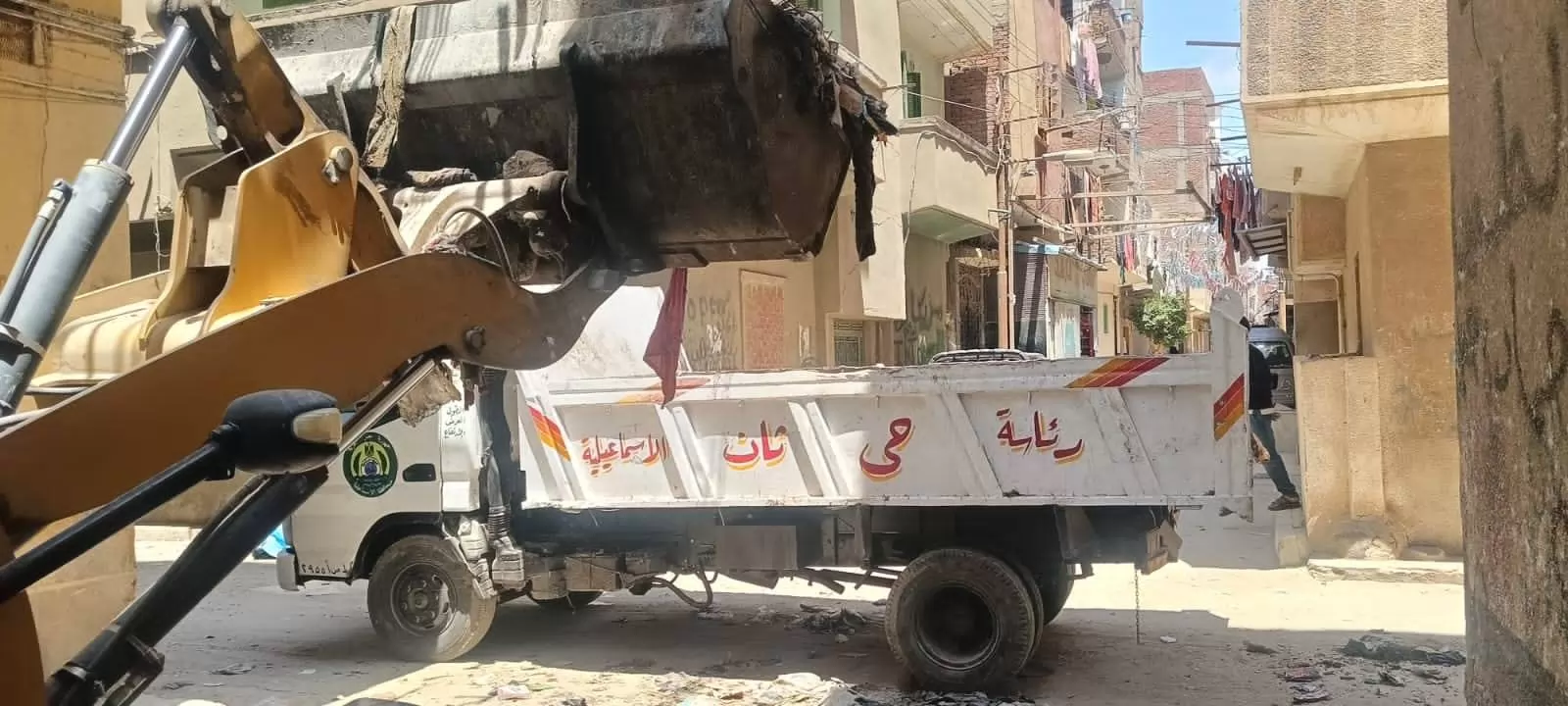 إزالة بؤرة قمامة استجابة لأهالي حي ثان الإسماعيلية