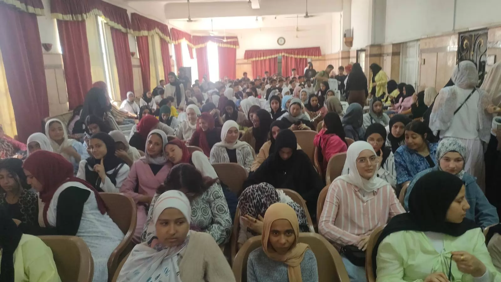 مدير تعليم الإسماعيلية يتفقد مراجعات الشهادة الاعدادية..صور