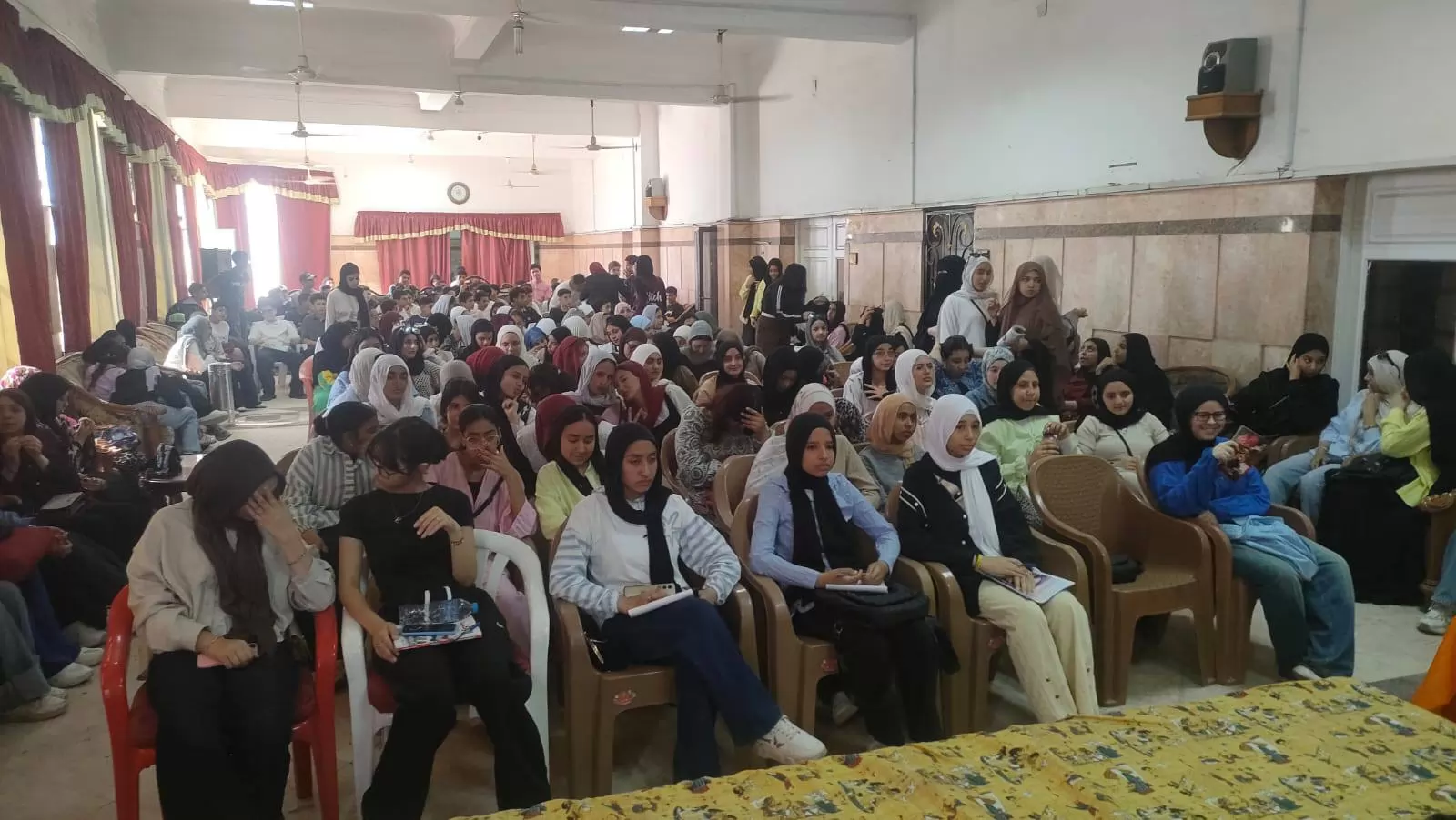 مدير تعليم الإسماعيلية يتفقد مراجعات الشهادة الاعدادية..صور