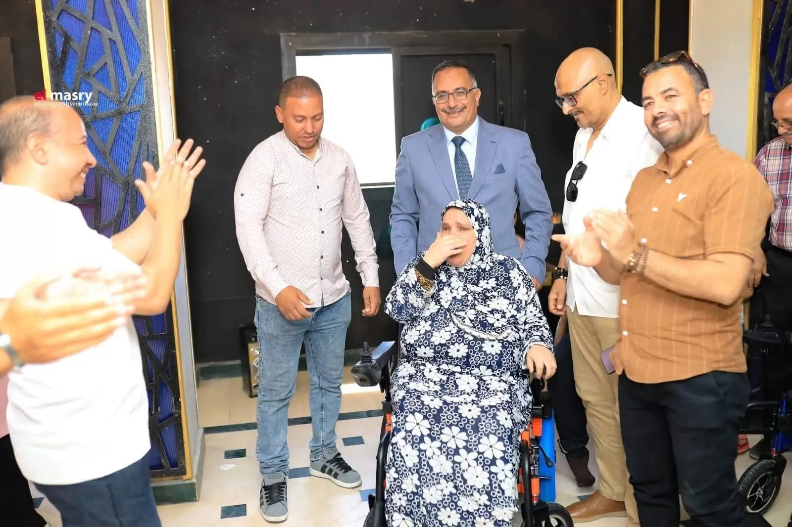 تسليم عدد من الكراسي المتحركة لذوي الهمم بأبو قرقاص 