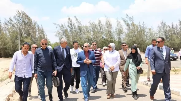 محافظ الإسماعيلية يتفقد مشروعات حية كريمة في قرية التقدم..صور