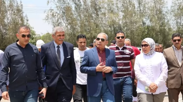 محافظ الإسماعيلية يتفقد مشروعات حية كريمة في قرية التقدم..صور