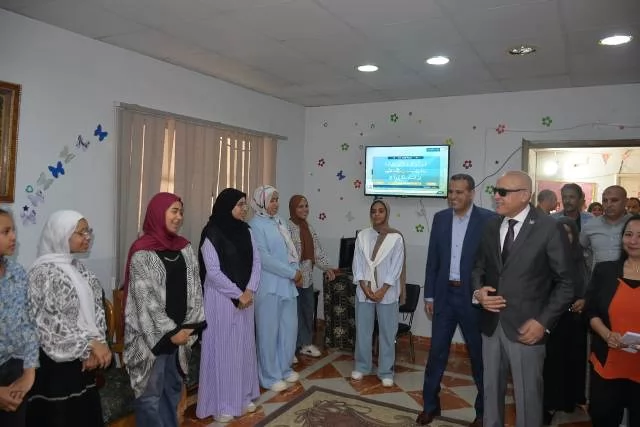 عمارة يشارك فتيات الشابات المسلمات فرحة قدوم عيد الأضحى المبارك