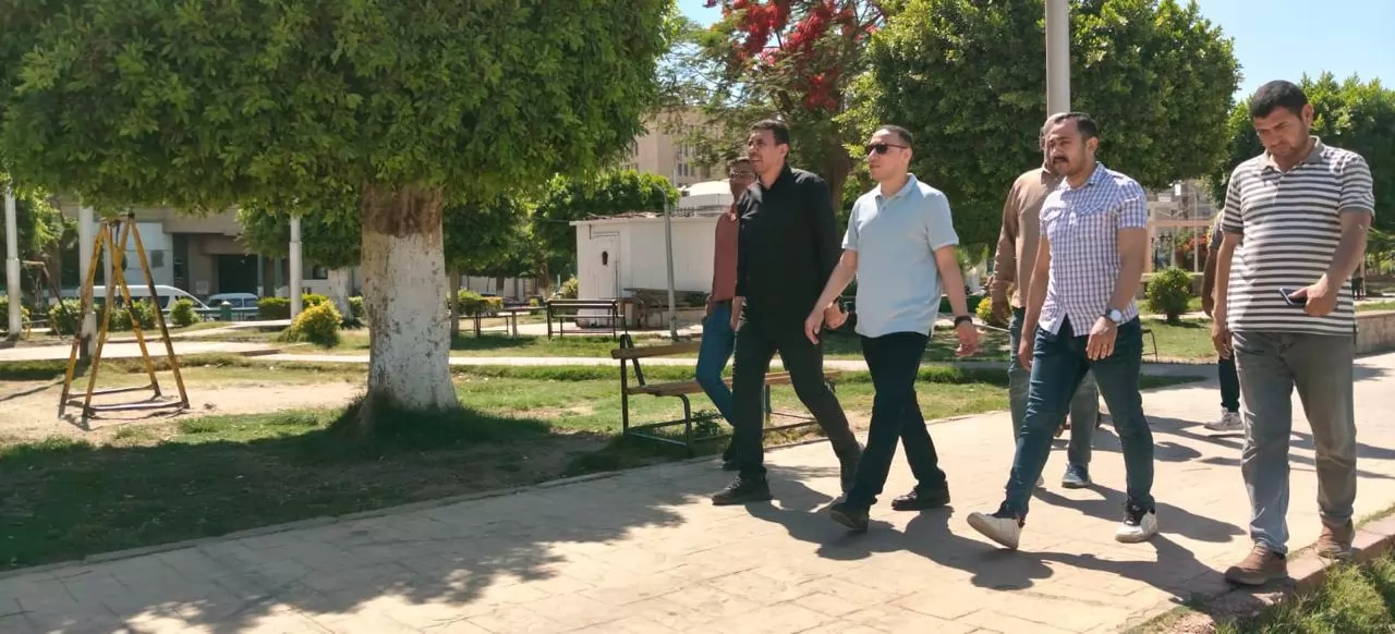  نائب محافظ المنيا يتفقد كورنيش النيل للتأكد من الحالة العامة 