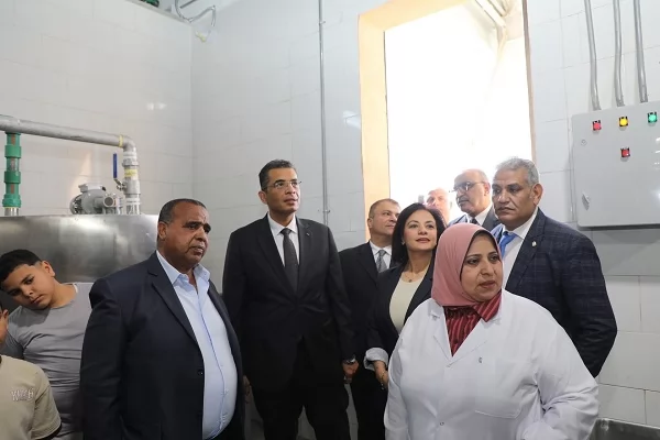 محافظ البحر الأحمر يتفقد المجزر الآلي بشمال الأحياء لمتابعة ذبح ا