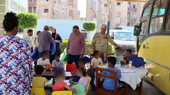 هدايا عينية لأيتام الإسماعيلية في عيد الأضحى..صور