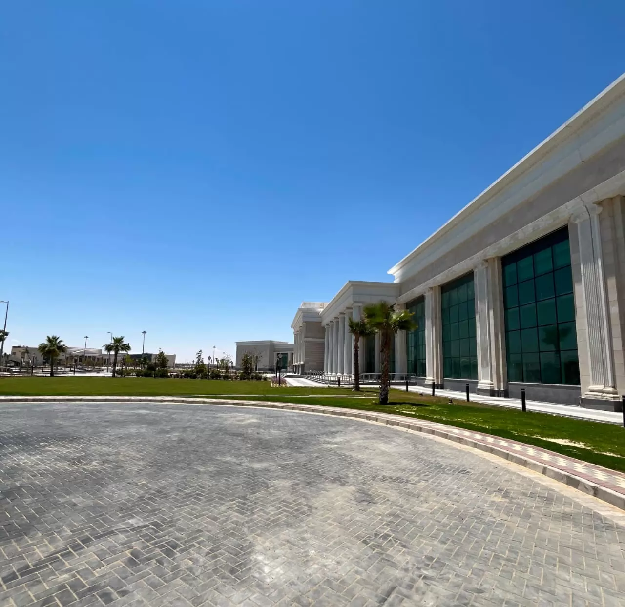 مركز المؤتمرات بالعلمين الجديدة يستعد للفعاليات .. صور