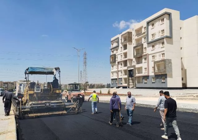 تعرف على أحدث مشروعات الطرق والتطوير فى مدينة 15 مايو.. بالصور