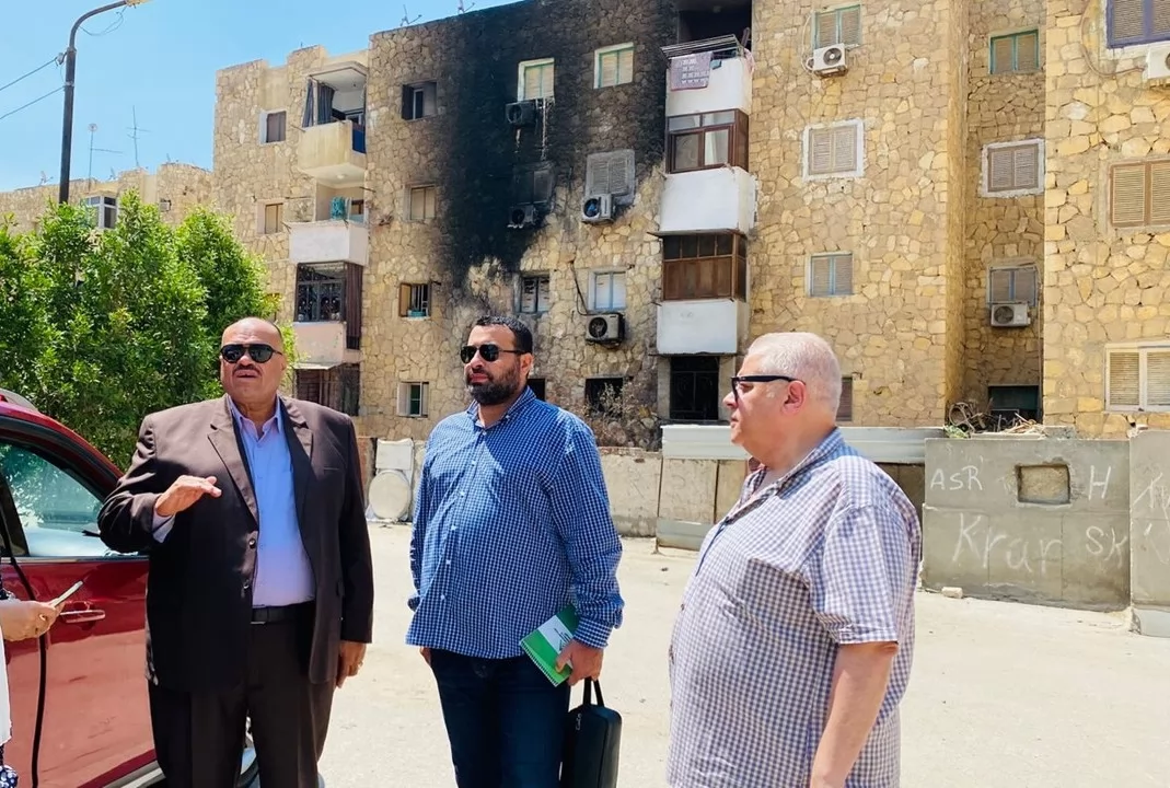 نقابة مهندسين الإسماعيلية تعاين الحالة الإنشائية لعقار محترق..صور